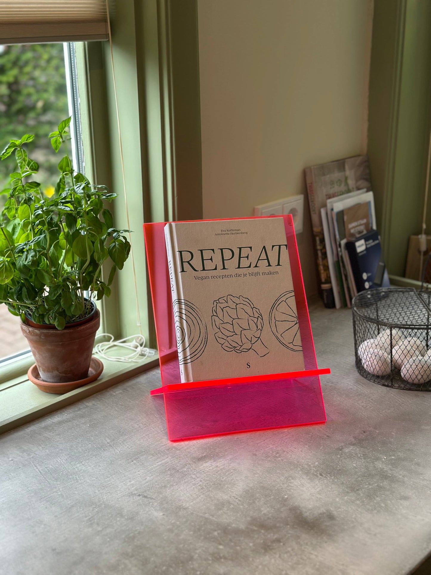 Book stand - Royal Pink