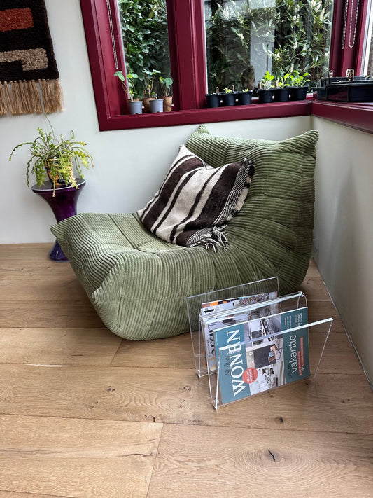 Magazine holder in Transparent